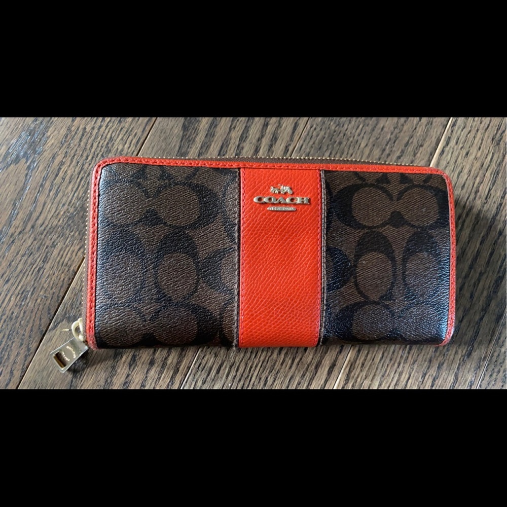 Gently Used Signature Coach Wallet